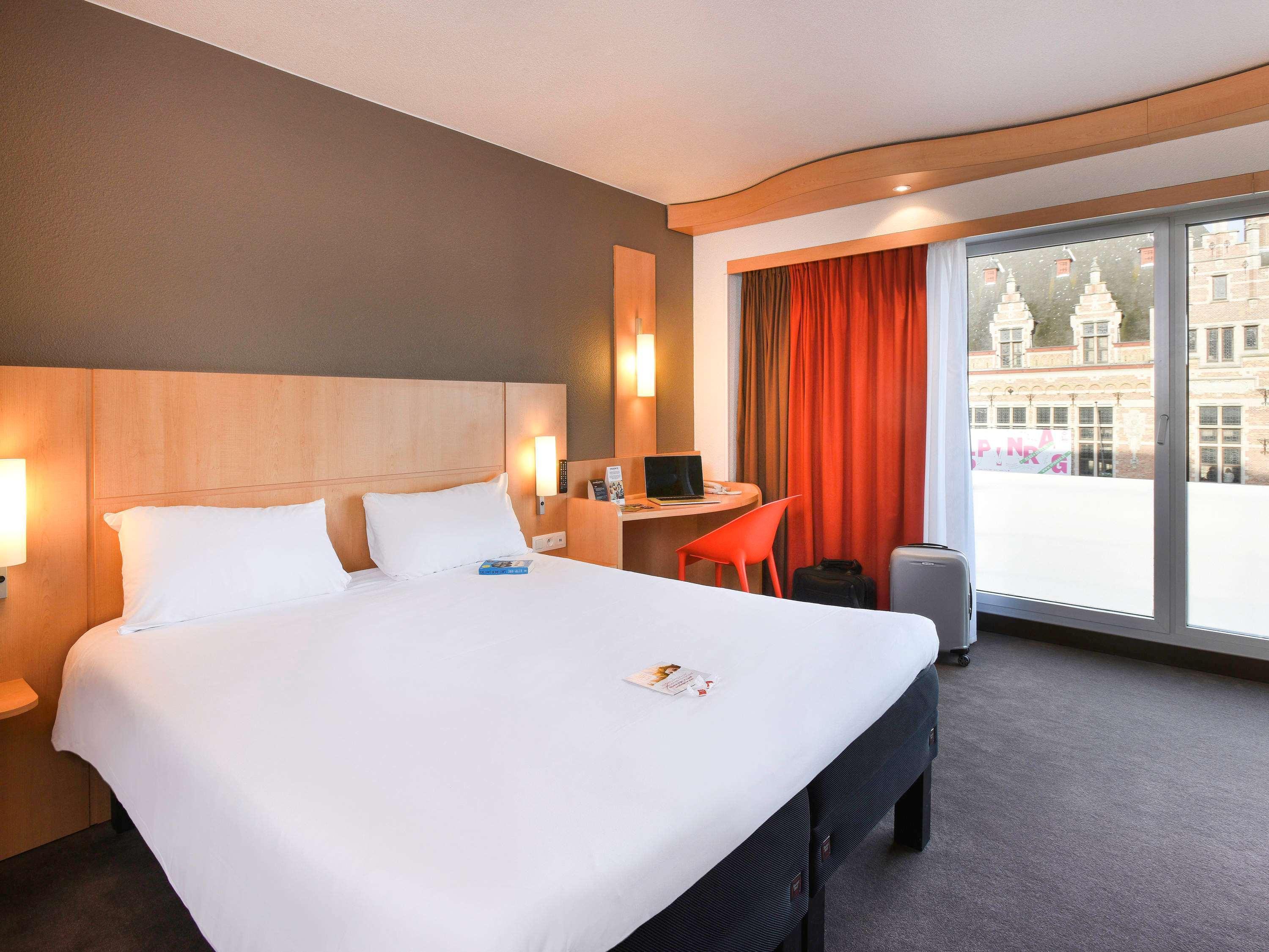 Ibis Kortrijk Centrum Esterno foto