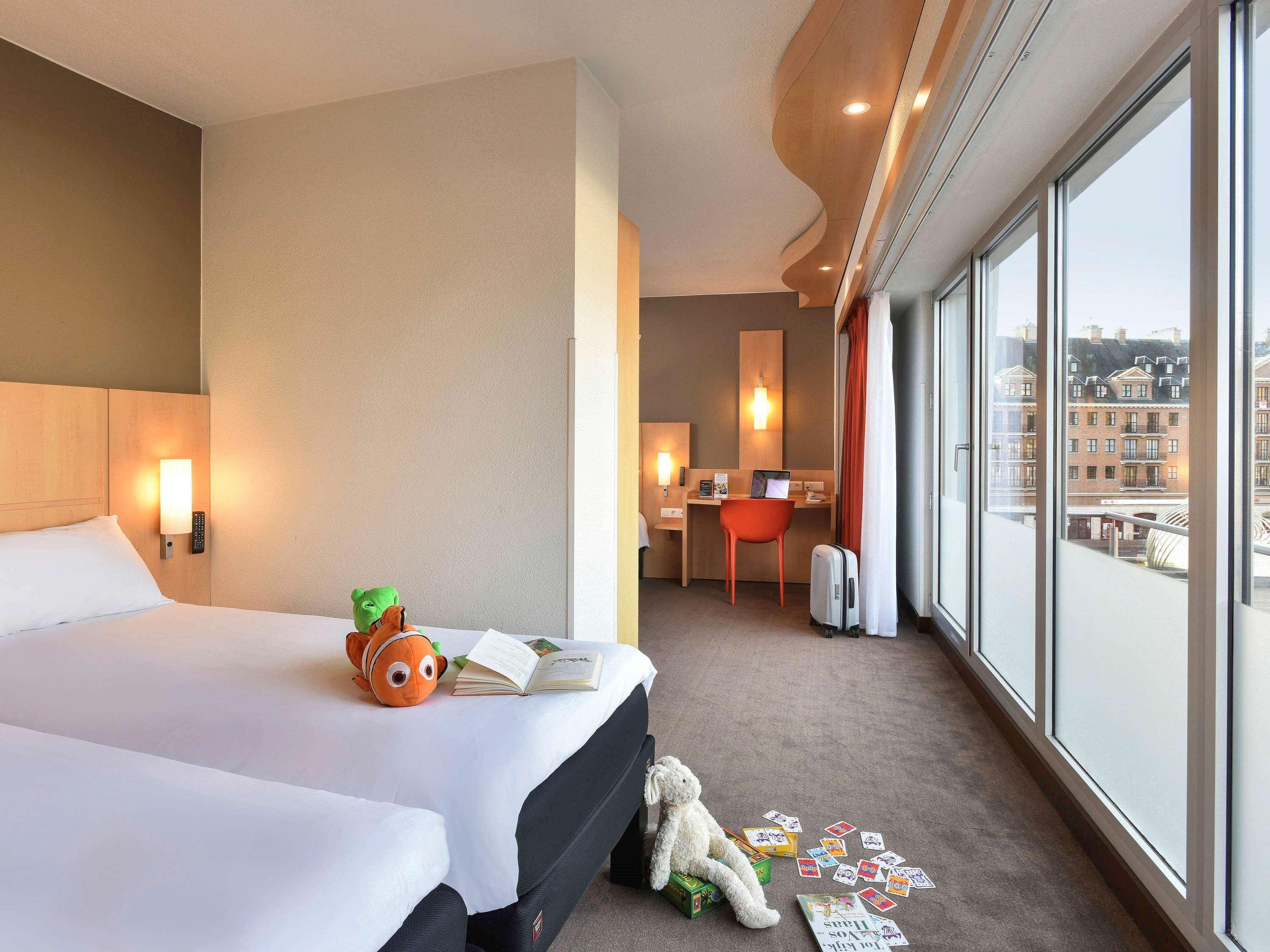 Ibis Kortrijk Centrum Esterno foto