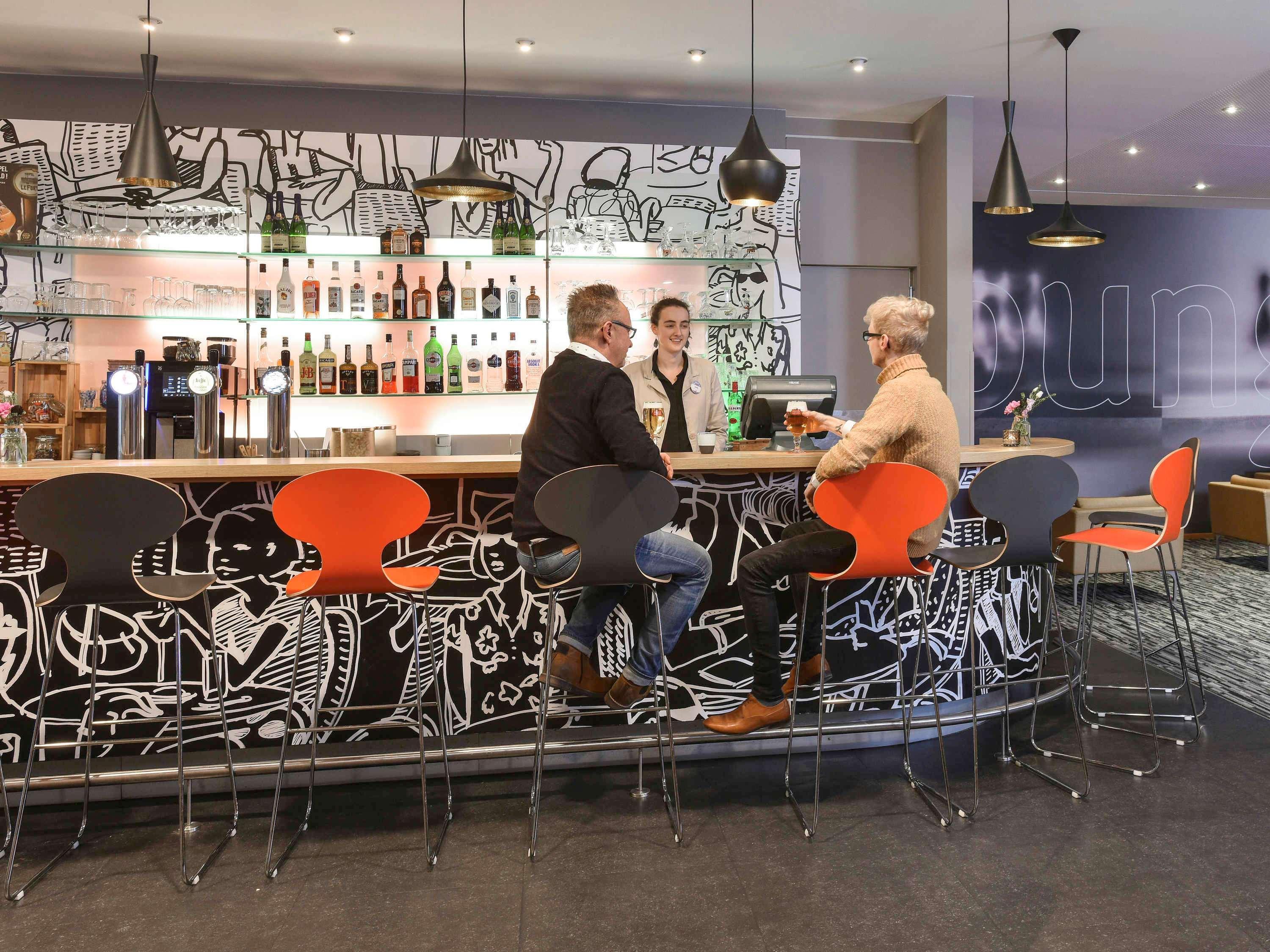 Ibis Kortrijk Centrum Esterno foto