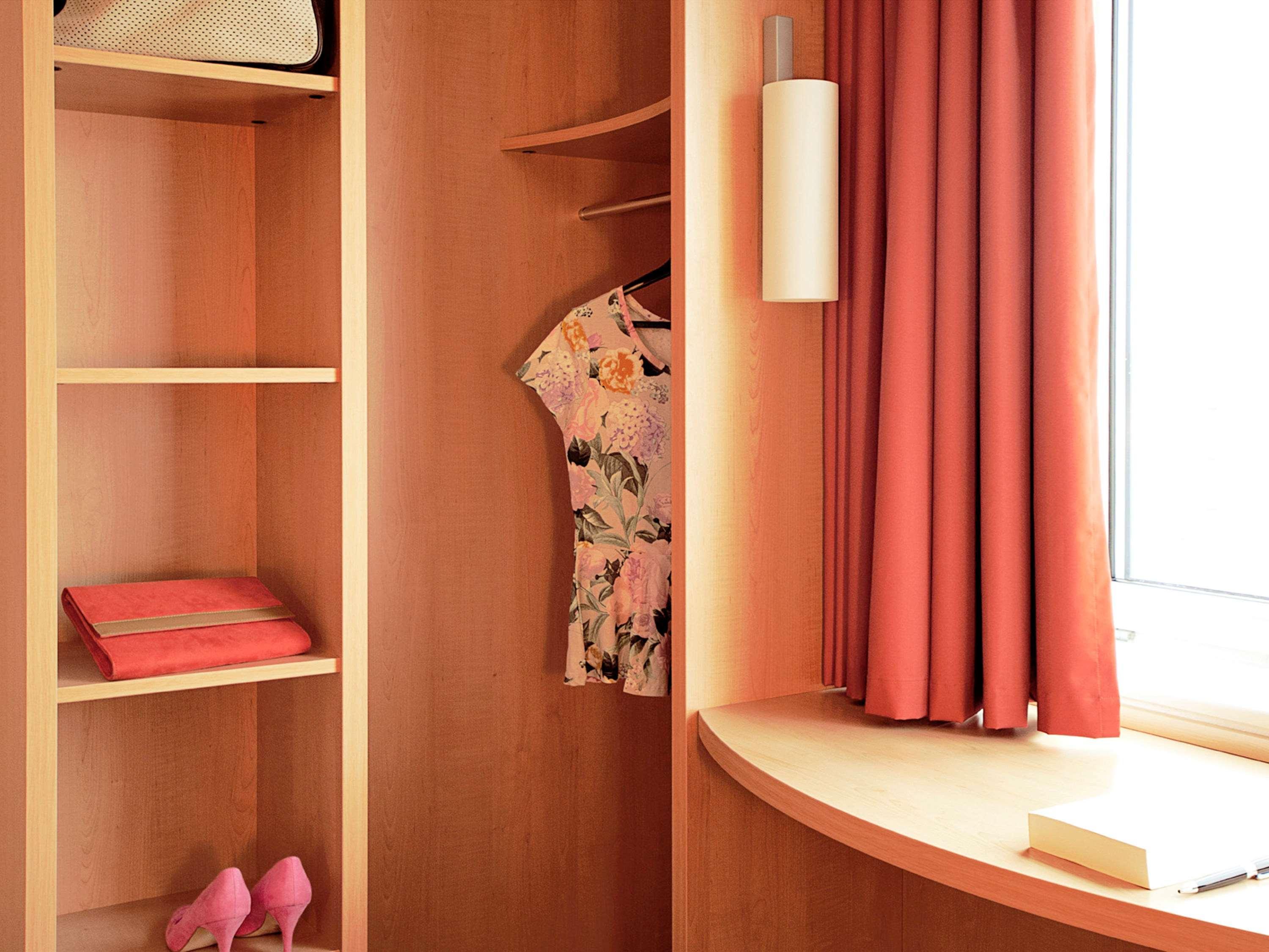 Ibis Kortrijk Centrum Esterno foto