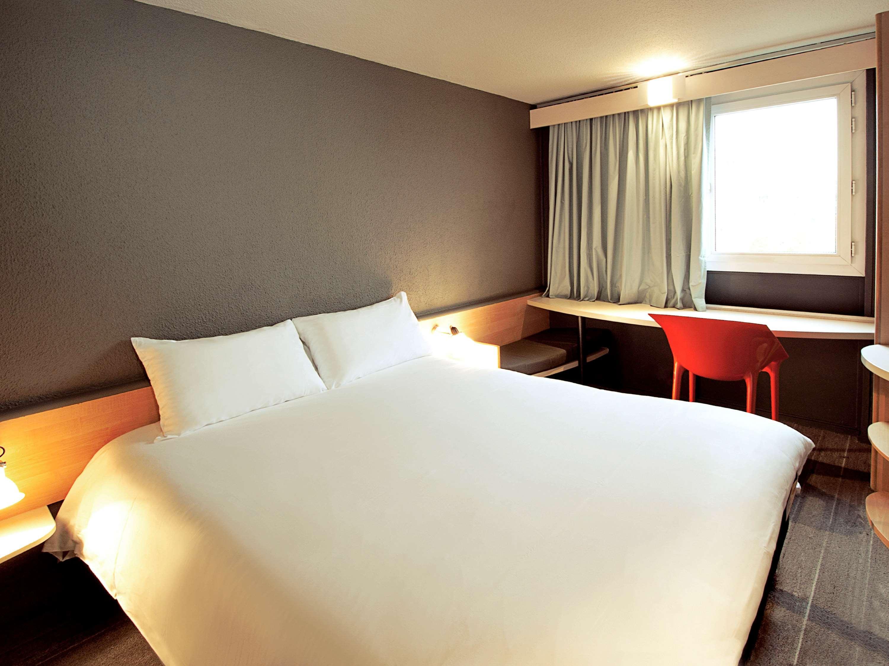 Ibis Kortrijk Centrum Esterno foto