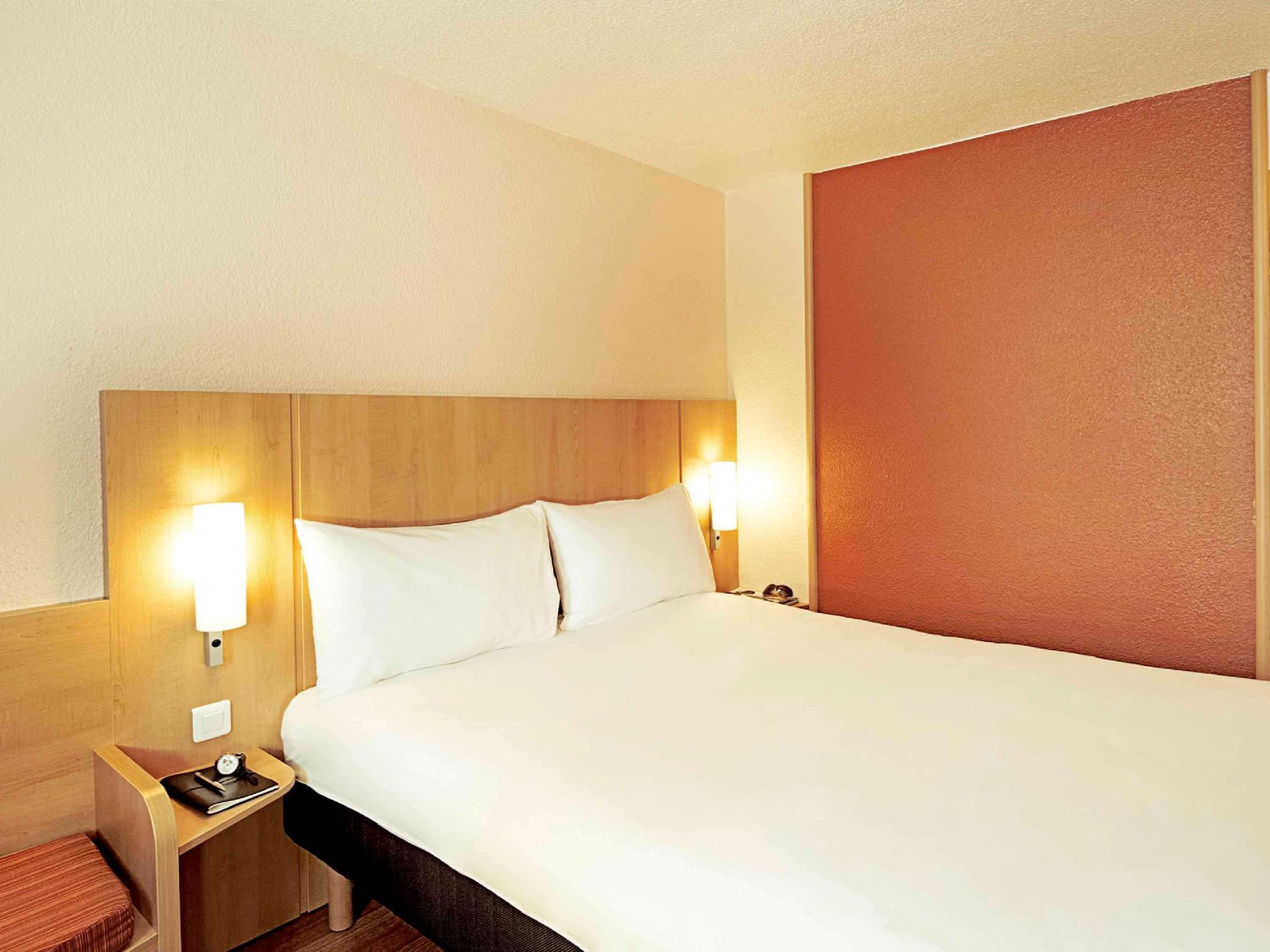 Ibis Kortrijk Centrum Esterno foto