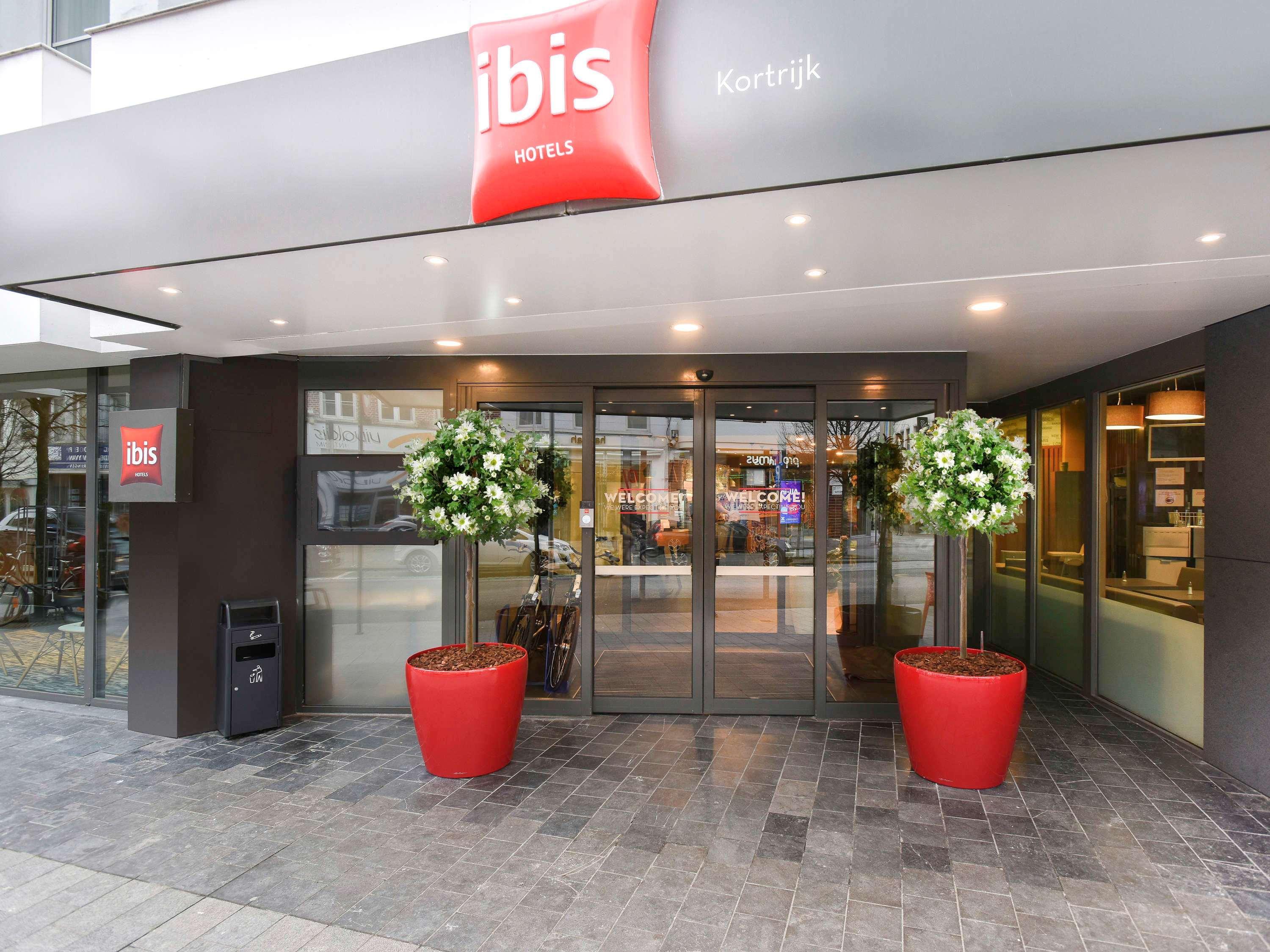 Ibis Kortrijk Centrum Esterno foto
