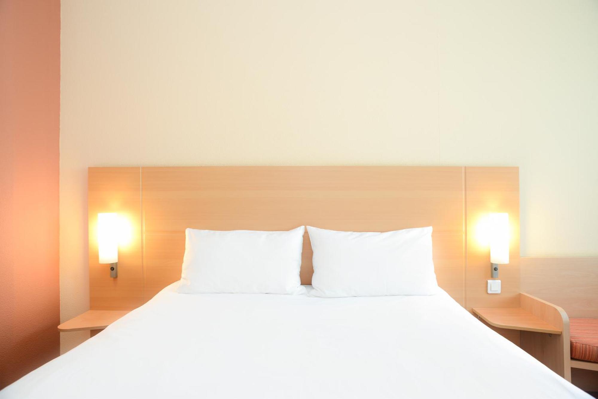 Ibis Kortrijk Centrum Esterno foto